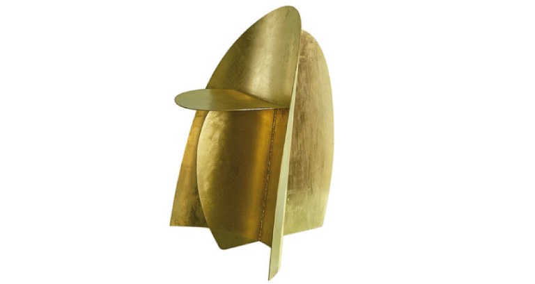 Jean Philippe Gleizes, chaise en métal doré, en forme d'orque, comem une sculpture