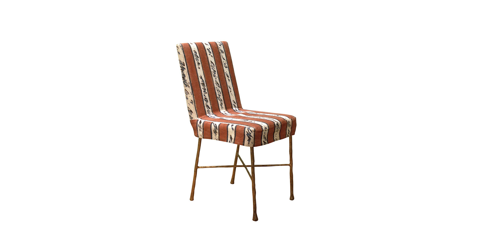Garouste Bonetti, chaise minimaliste pieds en fer forgé doré avec une croix qui relie les pieds, assise et dossier recouverts d'une housse orange et blanc, avec des écritures noires sur blanc