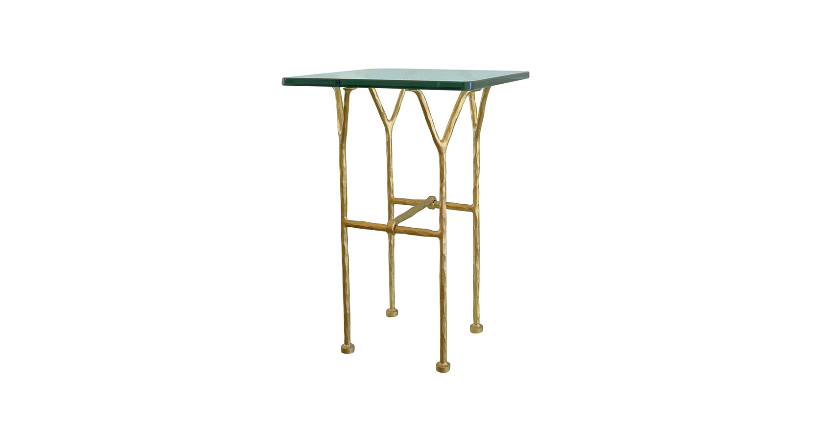 Garouste Bonetti, petite table carrée, plateau en verre, pieds en fer forgé doré qui se terminent chacun par deux fourches soutenant le plateau