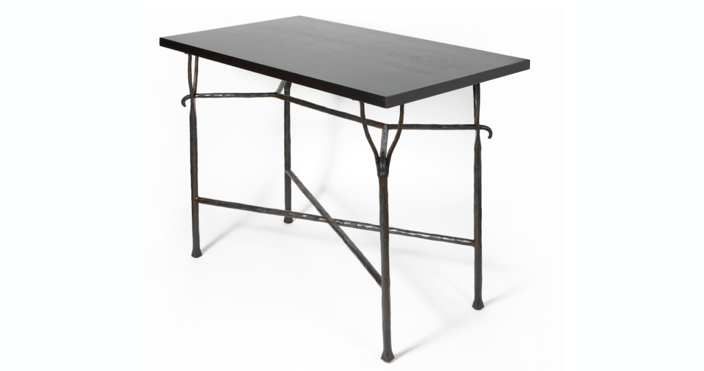 Garouste Bonetti, bureau rectangulaire minimaliste avec des pieds en fer forgé noir, plateau en bois foncé