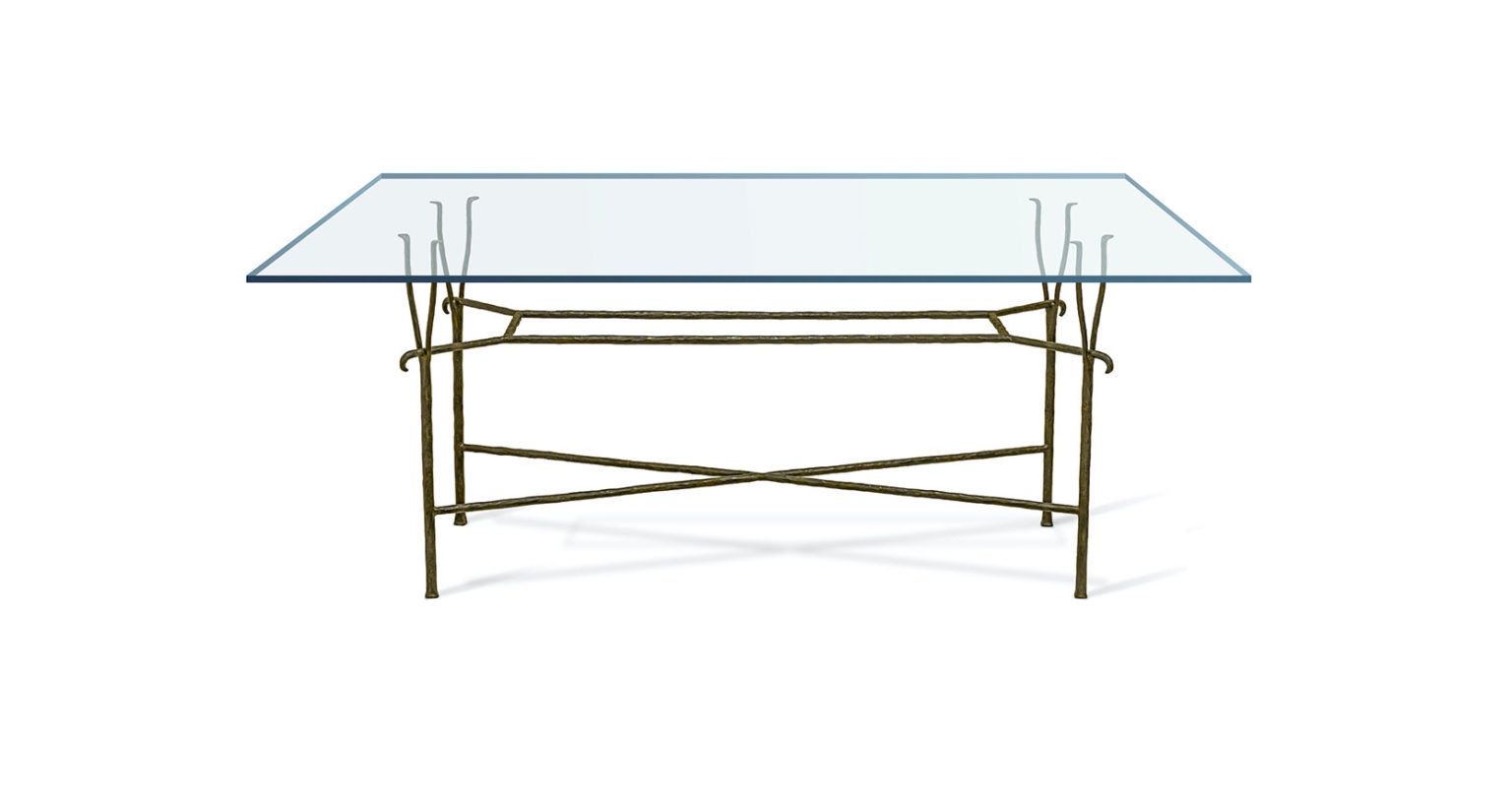 Garouste Bonetti, grande table haute rectangulaire, de style minimaliste, pieds en fer forgé noir qui se divisent en deux fourches pour soutenir le plateau en verre