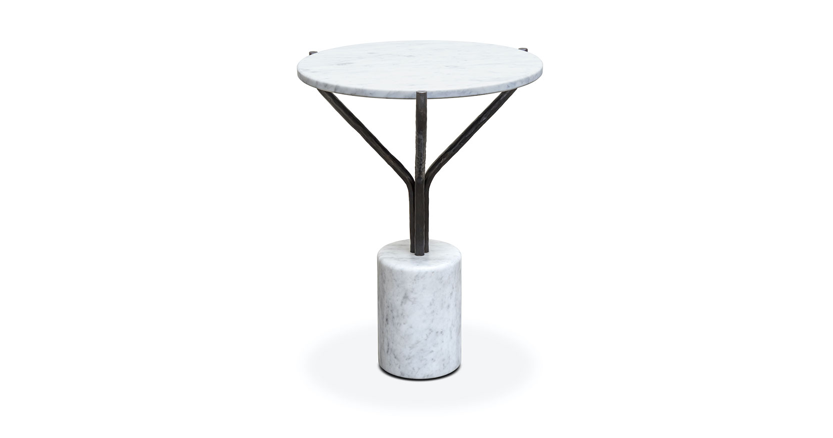 Philippine Lemaire, petite table ronde, plateau en marbre blanc , socle en marbre blanc en forme de cylindre, pied en fer forgé noir qui se sépare en 3 tiges pour soutenir le plateau