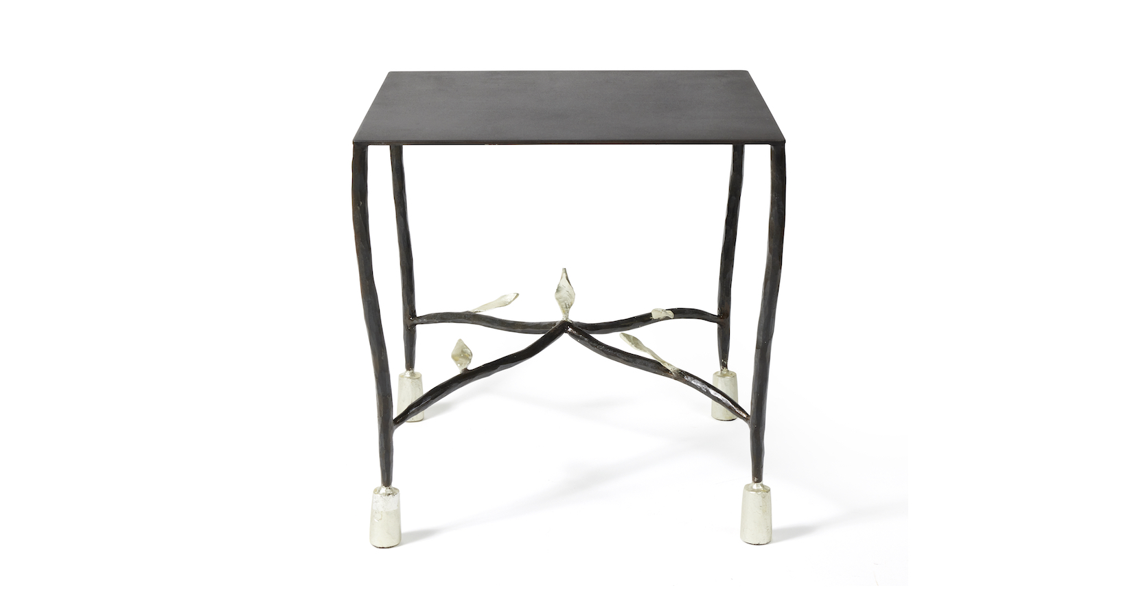 Garouste Bonetti, petite table rectangulaire avec un plateau en métal noir et des pieds en fer forgé noir,qui ont des petites feuilles argentées