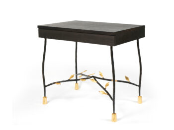 garouste et bonetti, petite table rectangulaire aux pieds en fer forgé avec des feuilles dorées, plateau en bois fonçé
