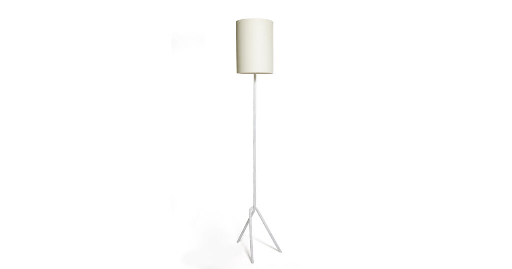 Mattia Bonetti, lampadaire en fer forgé blanc avec 3 pieds et une tige droite, abat jour cylindrique blanc