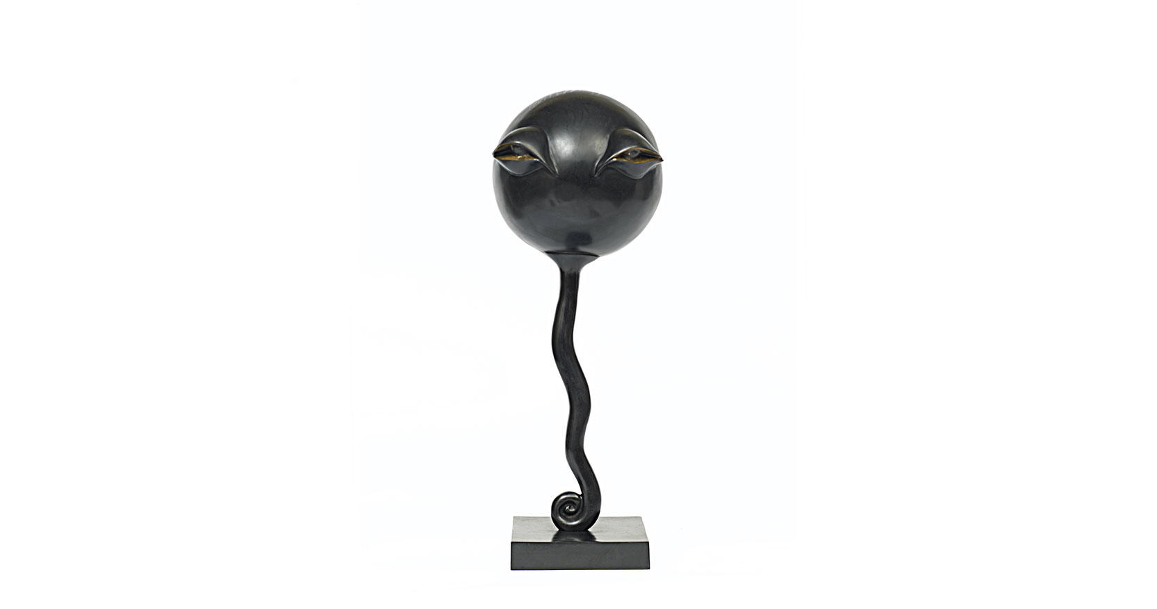Garouste Bonetti, high lamp-sculpture in black bronze, square base, a long curvy neck, surmounted by a face which ressembles E T