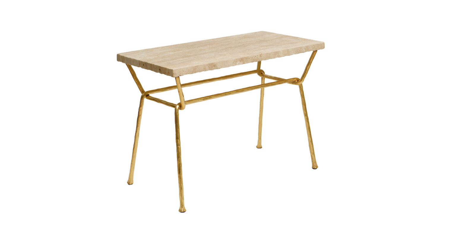 Nouvelle création Mattia Bonetti pour l'exposition Poetic Design, table basse Lugano de forme minimaliste, rectangulaire, pieds en fer, battu recouverts de feuilles d'or, plateau en travertin beige, dimensions sur mesure, réalisé par le ferronnier de Diego Giacometti