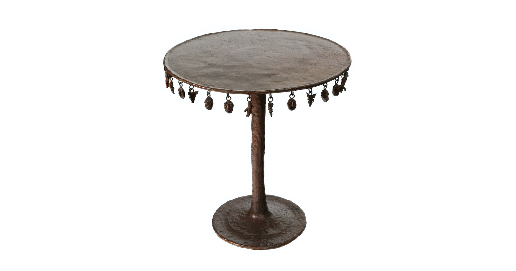 2026, Osiris brun, nouveau guéridon artistique signé Mattia Bonetti, entièrement en bronze brun, plateau rond avec des breloques en forme de masques qui pendant, et un pied central qui se termine en s'évasant, édition limitée à 12 exemplaires