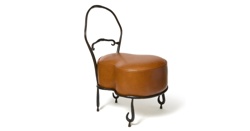 Designer Eric Schmitt, created in 1990, collector's chair in wrought iron and smooth brown leather, limited edition of 8 copies, curved backrest, hook-shaped legs, thick rounded seat